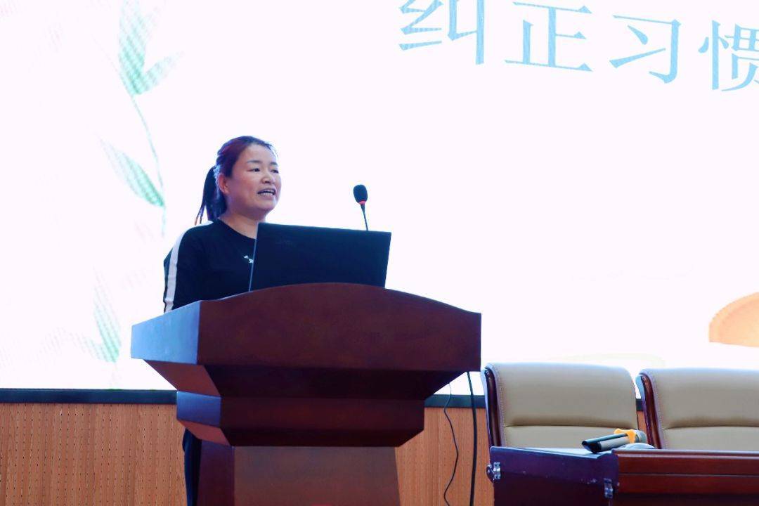 凝聚班级力量的班主任交流会,凝心聚力共同成长班主任会议