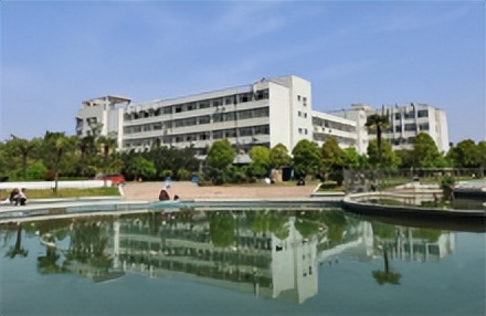 网上的湖北工业大学,厚德博学求实创新湖北工业大学