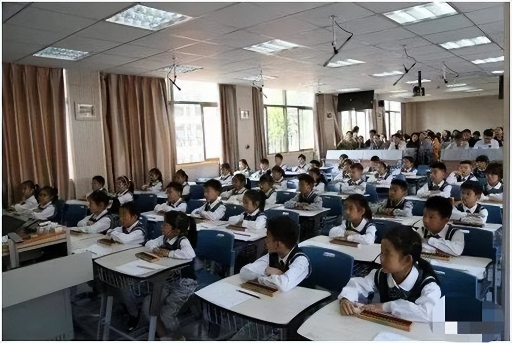 内蒙古6岁女孩入伍特种兵,内蒙古6岁女孩破格入伍