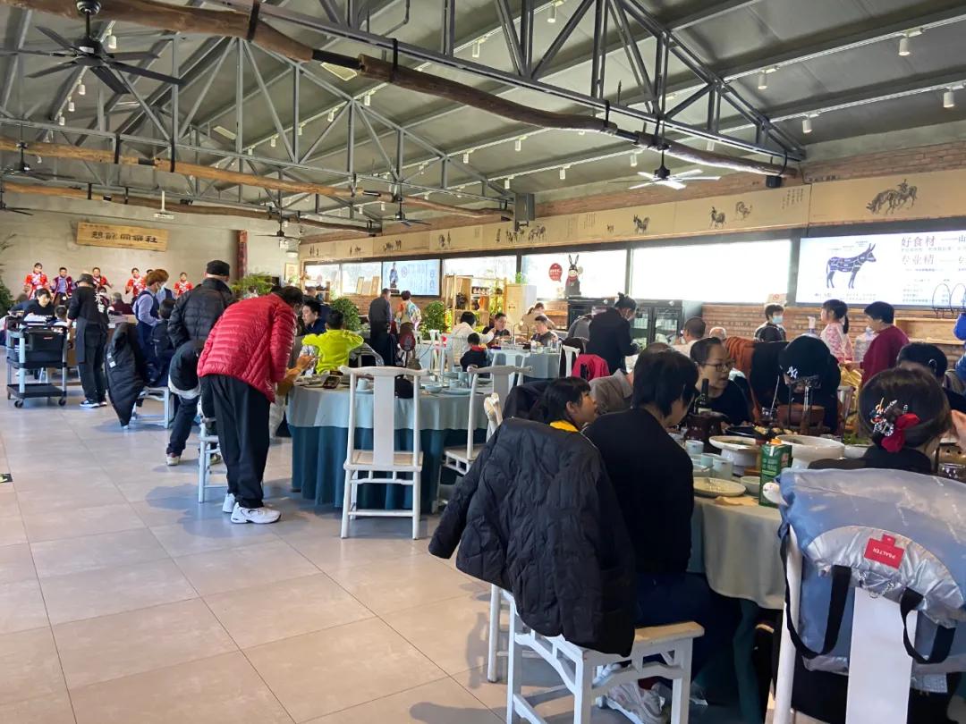 日流水20万，它在院里卖驴肉，小院餐饮正悄悄走火