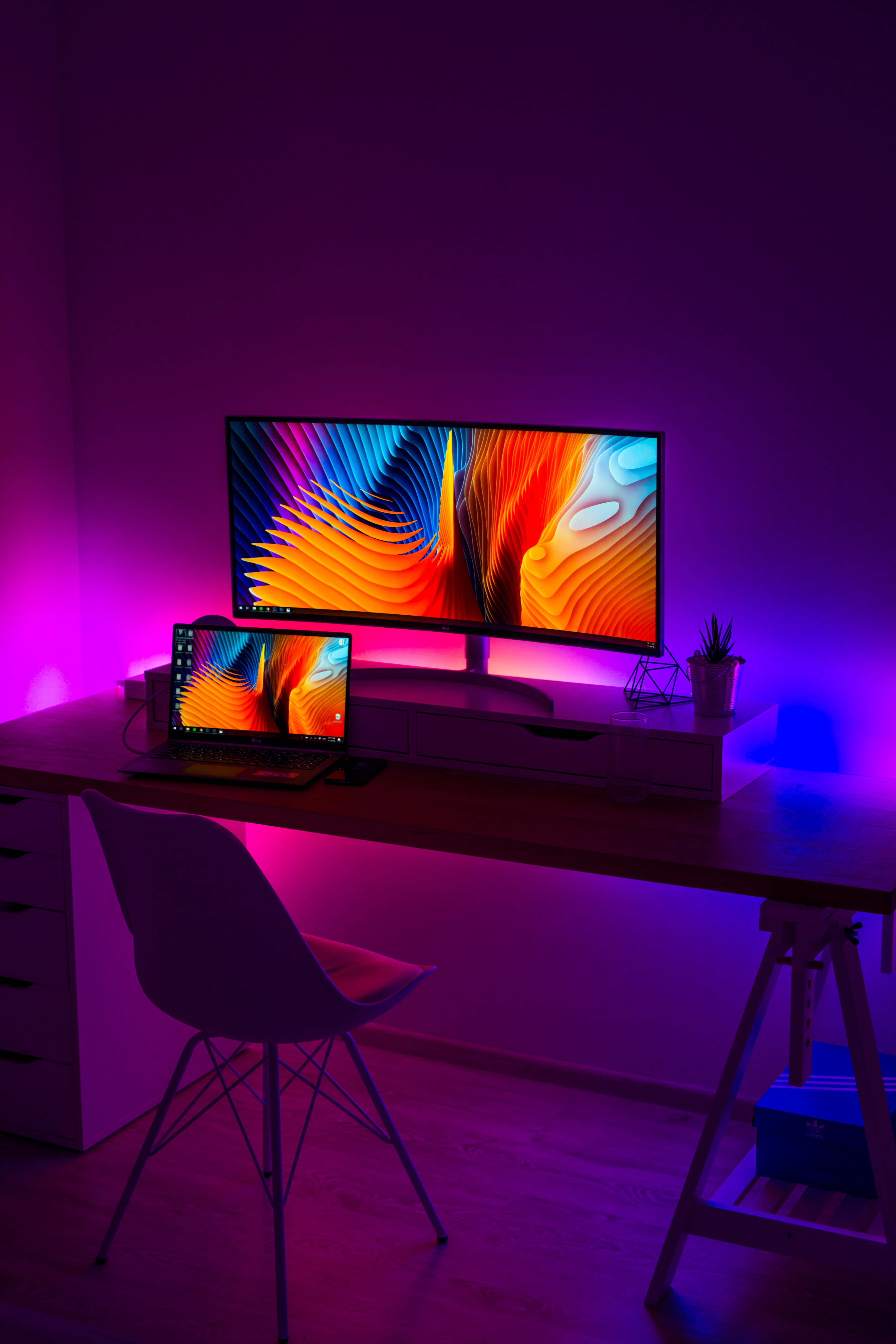 oled比lcd更护眼吗,oled比lcd更省电的原因