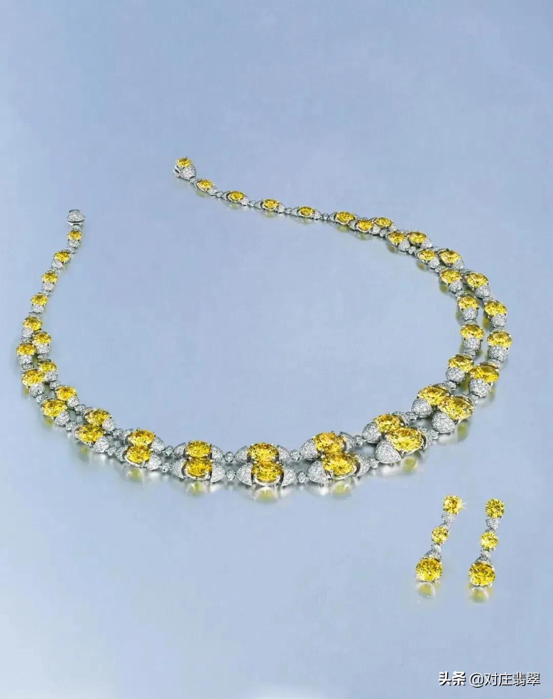 满色翡翠吊坠价格,香港佳士得拍卖翡翠手镯成交记录