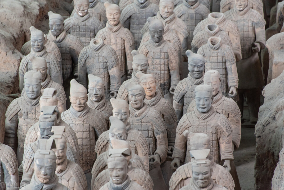 秦国建立第一个统一王朝是,秦国后是哪个朝代开始统一的