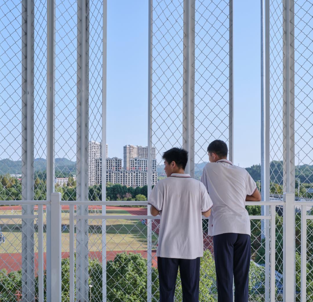 以靠建筑|交叠与转换:宜黄一中综合楼