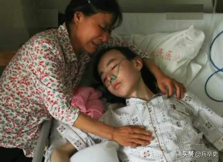 32岁小伙沉迷网络游戏死亡,网吧网瘾少年猝死的案例