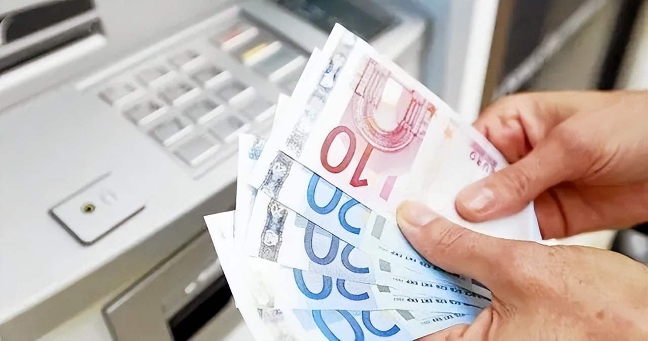 月薪不到一万二，就能每月领一千四补贴？欧洲高福利政策终会反噬