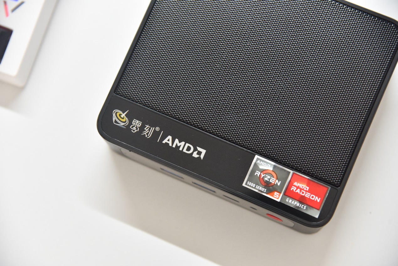 放弃台式，巴掌大零刻SER55500U打造简洁桌面，性能不输传统电脑