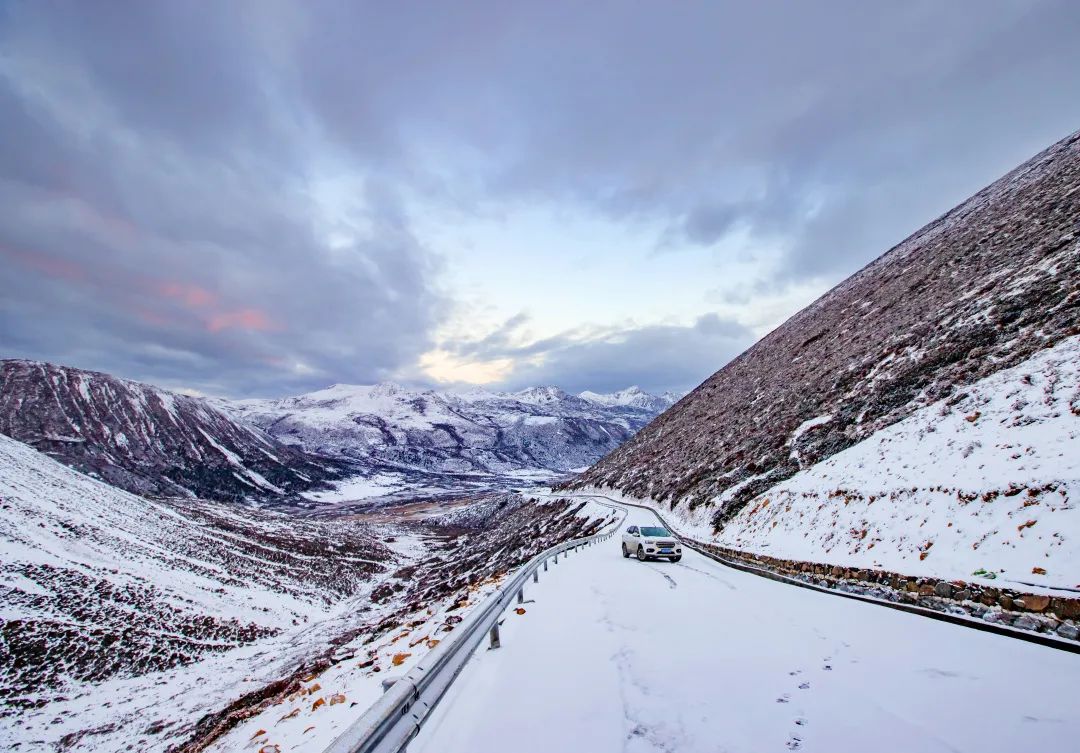 甘孜文旅局长化身侠客火出圈,火出圈啦