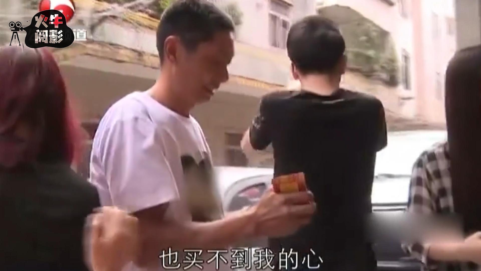 男子在外面打拼妻子在家背叛,男子在外辛苦赚钱却遭女友背叛