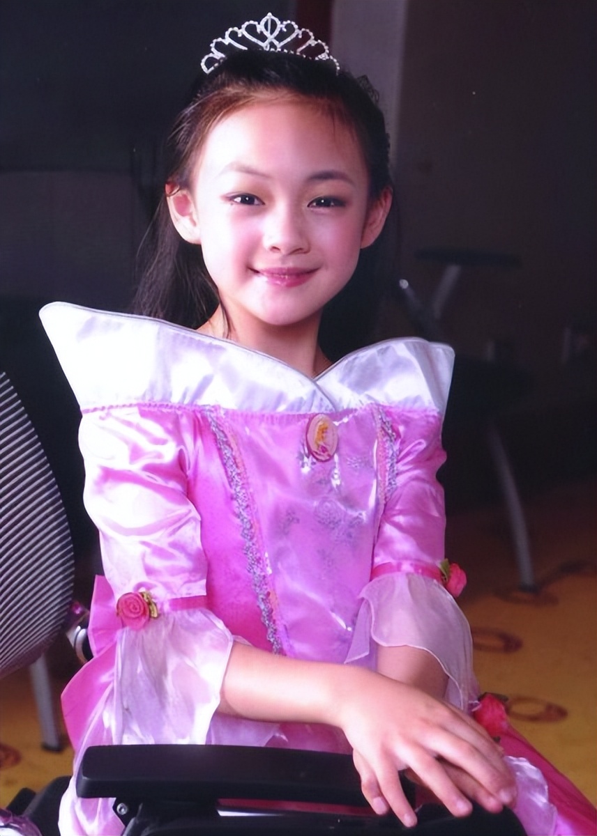 国民妹妹张子枫演技备受大众认可,演技派四小花旦张子枫