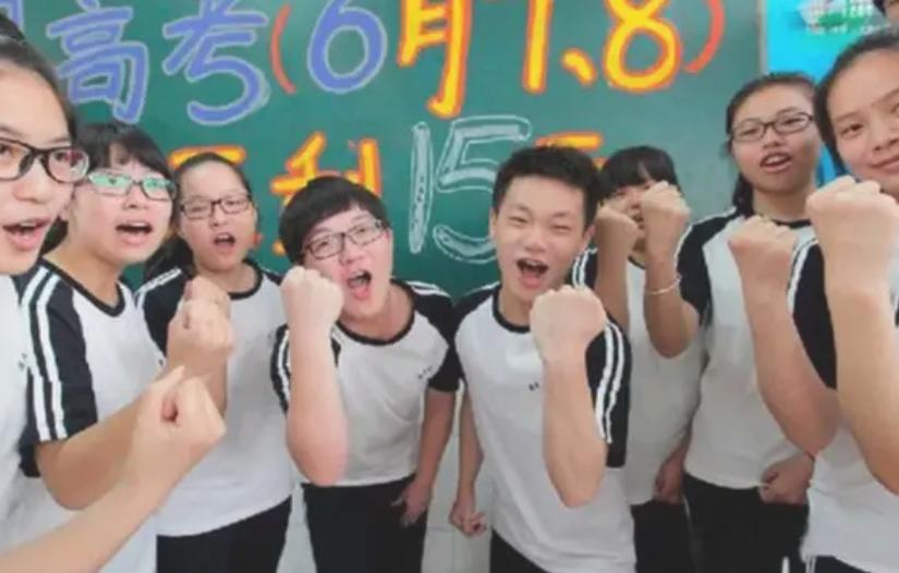 孩子中考成绩差想上高中怎么办呢,中考只考了300分怎么办