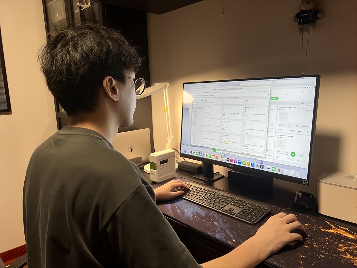 凡人战疫丨让代配药走上信息“快车道”，这名“斜杠”青年真心了不起
