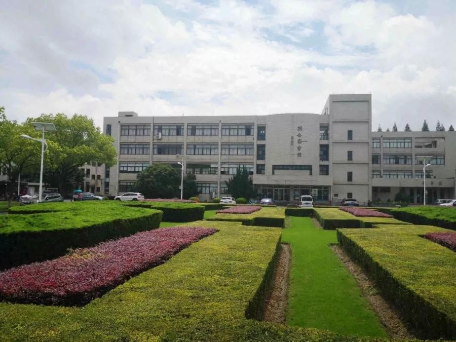 坐拥四大分馆，上海名校“网红地标”惊艳出圈！今天，让我们把“头条”留给它