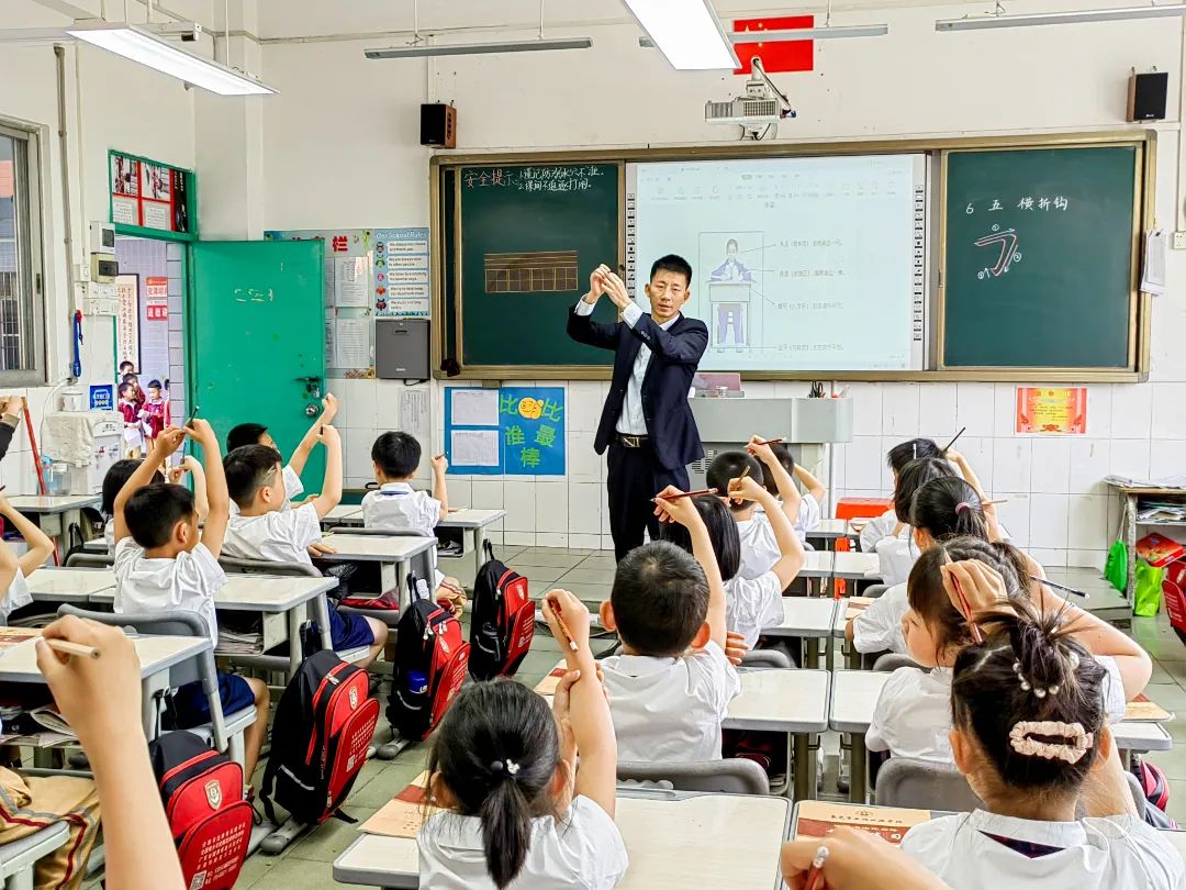 石碣四海学校和东盈学校哪个好,石碣四海学校2023年学费多少钱