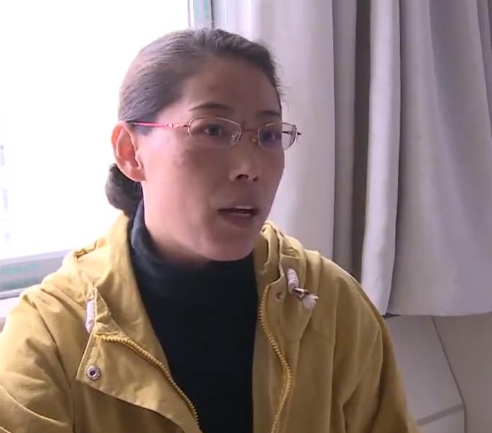 78岁老汉爱上年轻女子,一开心赏女友42万,发现女友联合丈夫骗他