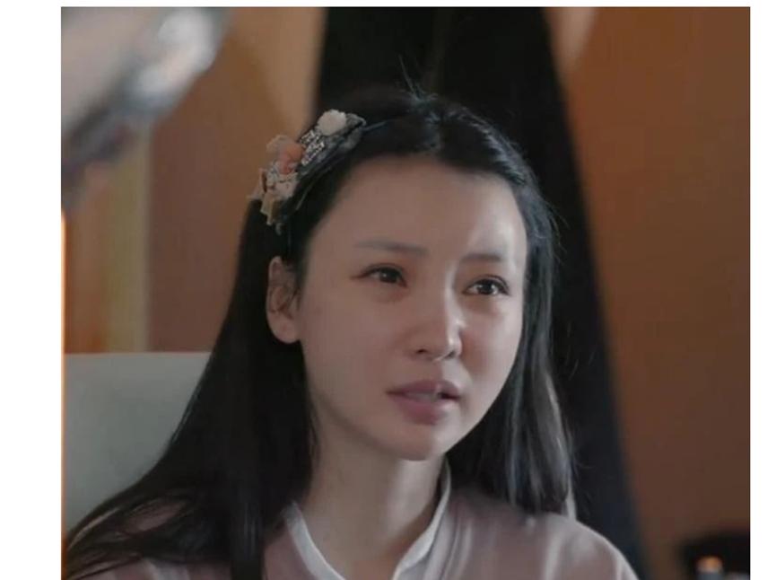 明星也逃不开的容貌焦虑：女星卸妆前后对比，自信的人才最美丽