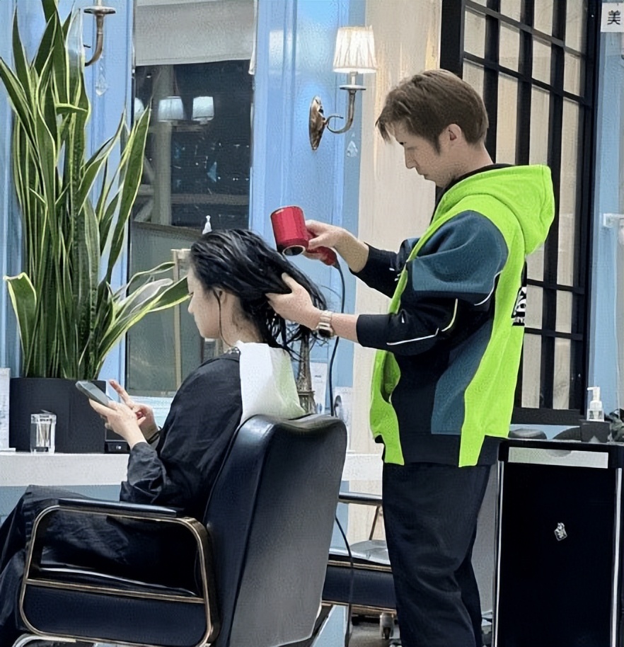 黄多多从小染头发,针对黄多多染头发的看法