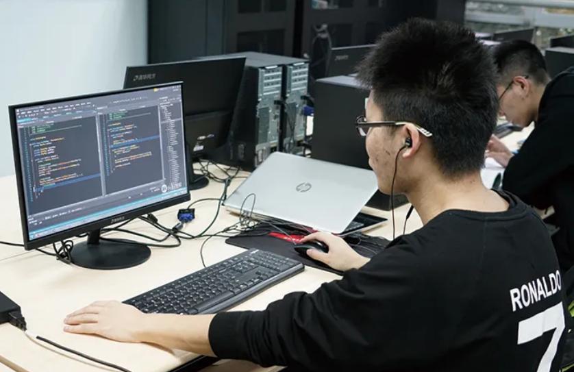 2023就业前景最好的十大热门专业,2023各大学专业就业前景排名