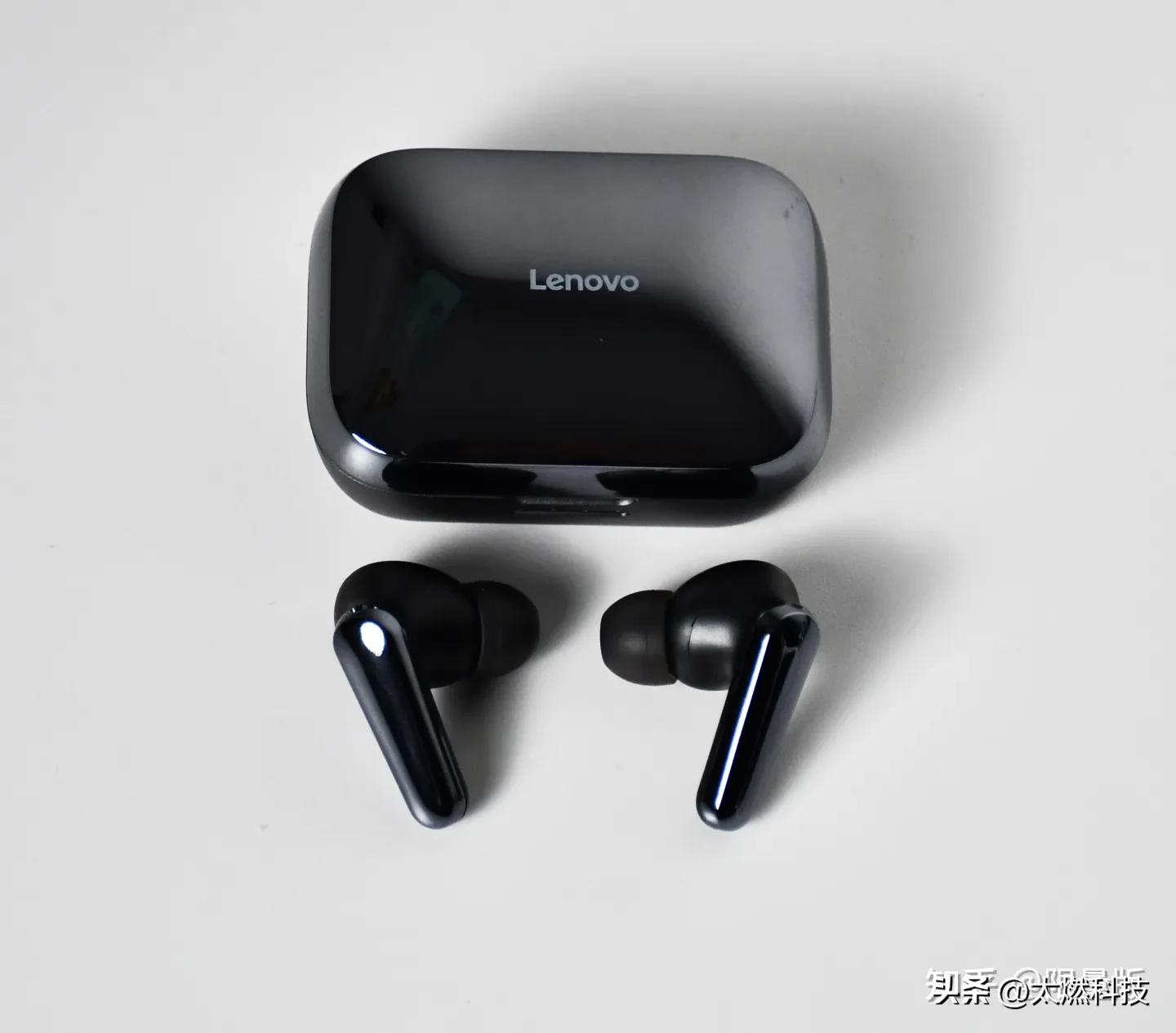 联想TC550耳机测评:琉光溢彩、主动降噪、无线充电带你奔赴热爱