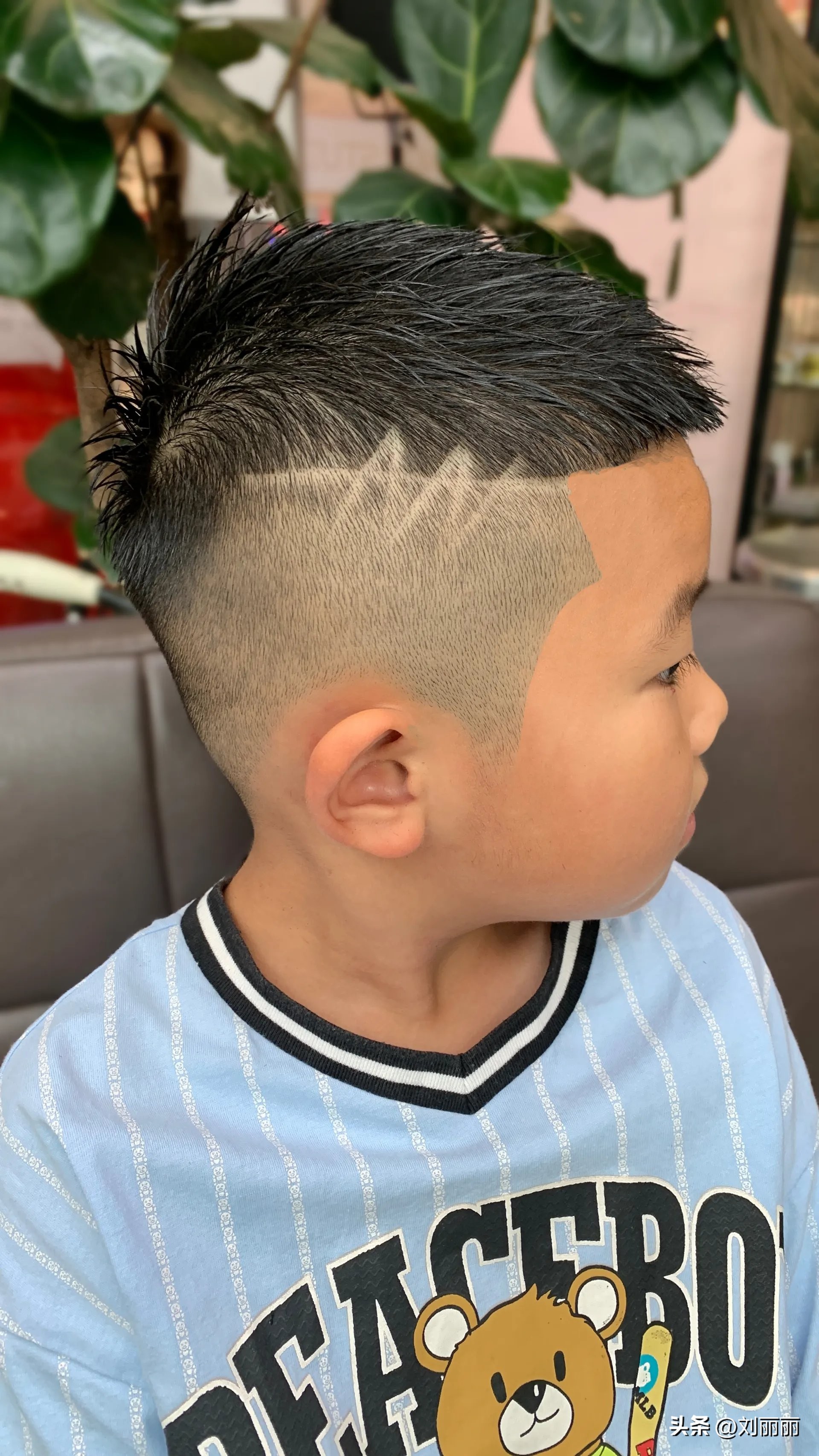 家庭理发帅气小男孩发型,小男孩帅气发型图片短发