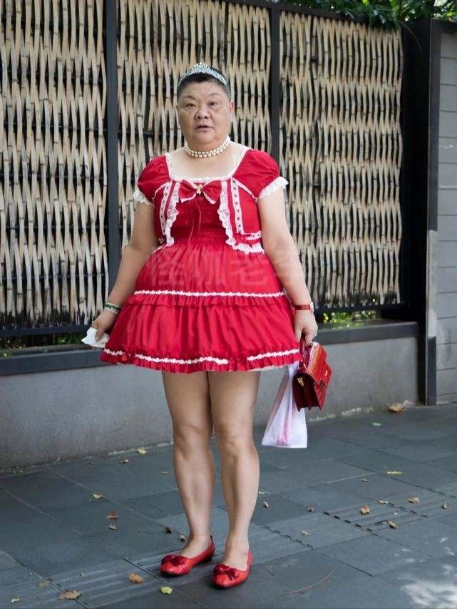 上海安福路洛丽塔小公主采访,上海安福路小公主有多少条裙子