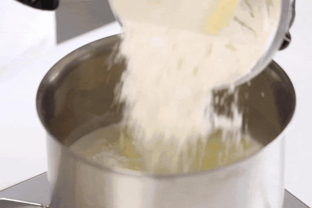 酥皮泡芙烤出来有点塌是怎么回事,泡芙不脆出炉后还塌什么原因