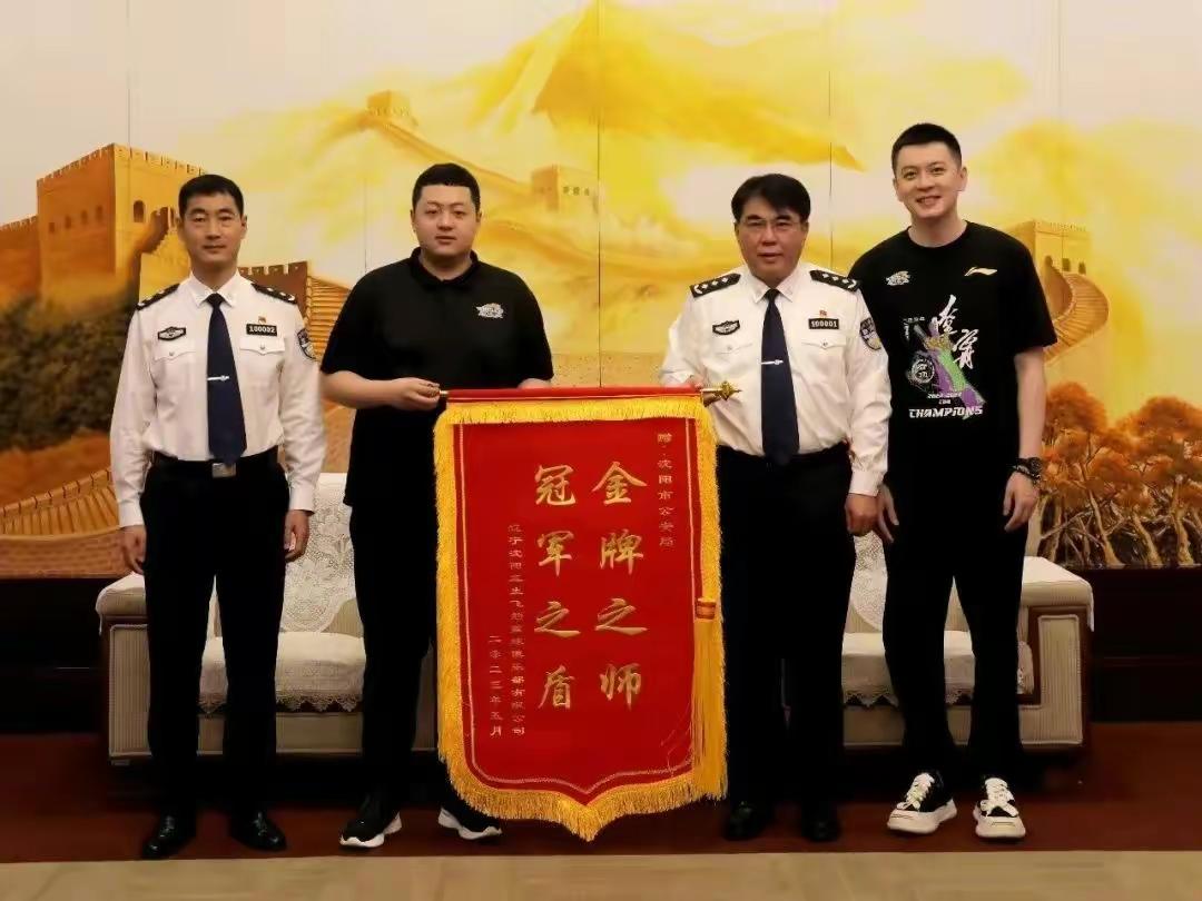 杨鸣和徐杰对位,cba徐杰抢断北京中锋精彩视频