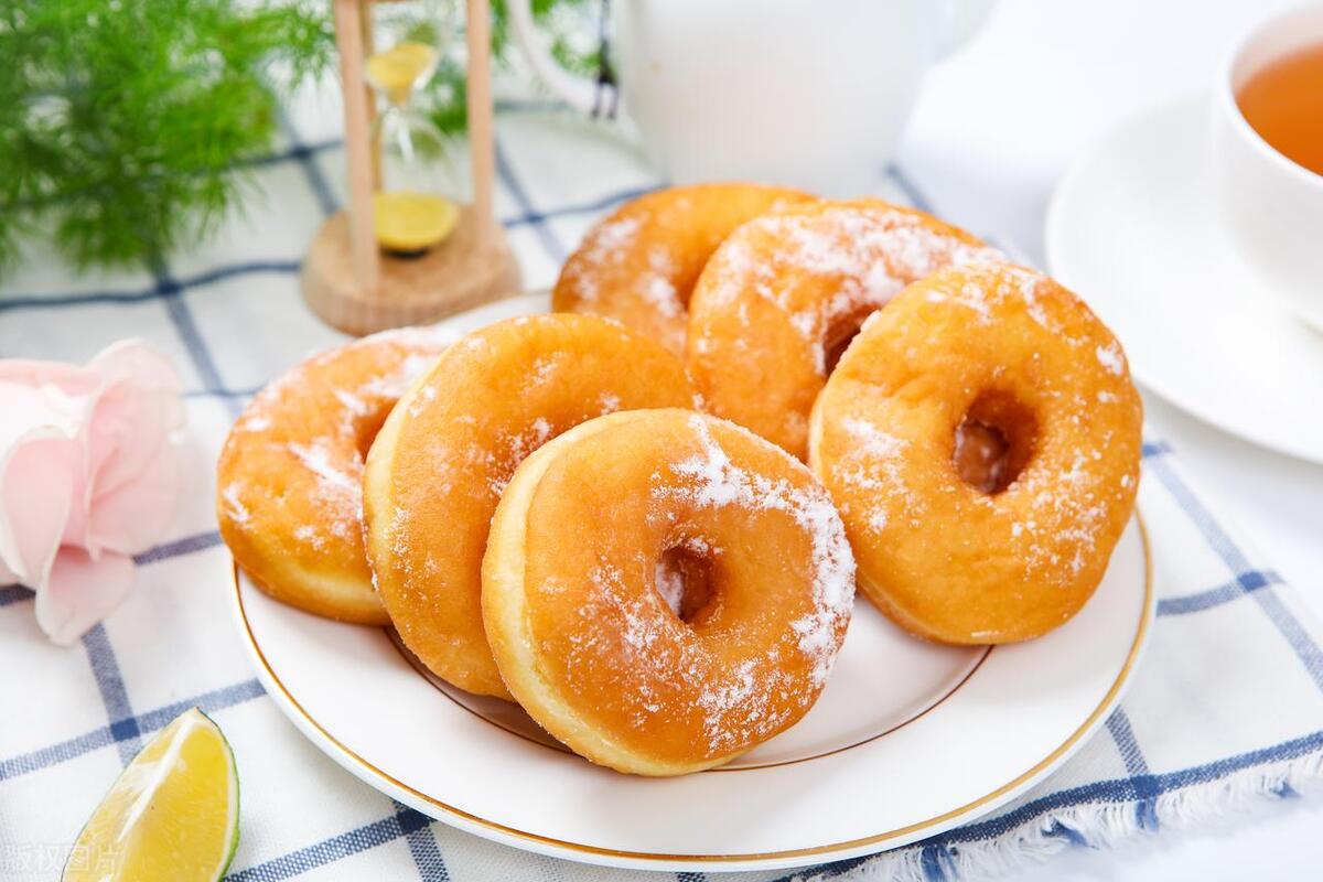 身边那些有特点的人三年级写作,身边那些有特点的人三年级作文