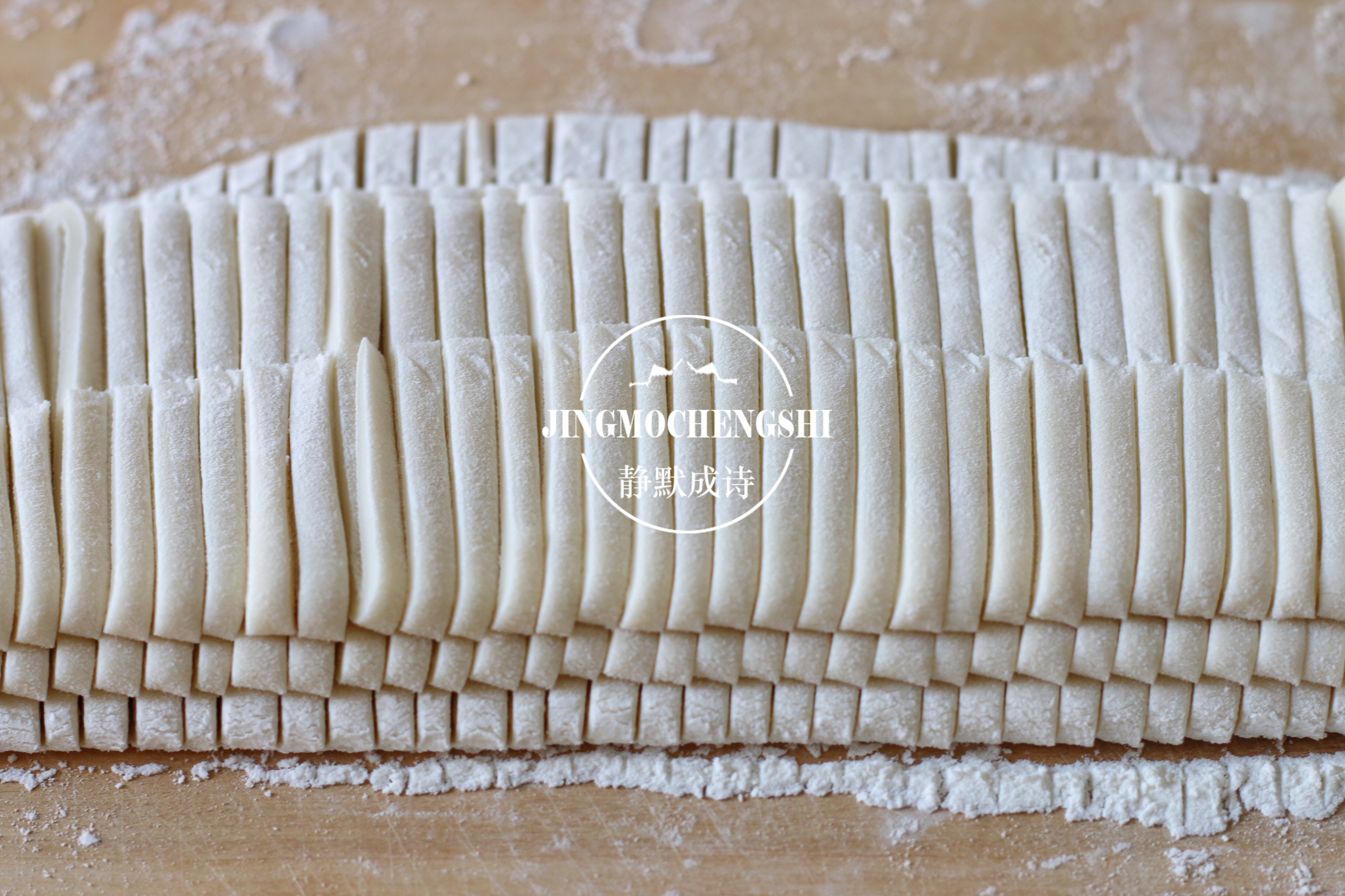 两人份手擀面的做法和面技巧,正宗手擀面汤汁的调法