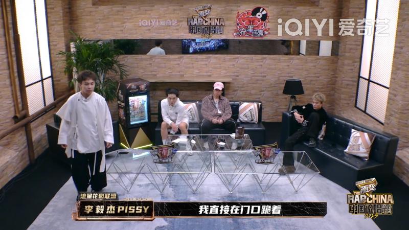 两首歌+选四个人能水一个小时？