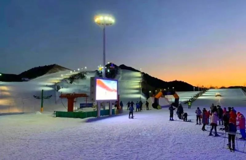 北京滑雪场推荐云居滑雪场,云居滑雪场和石京龙滑雪场哪个好