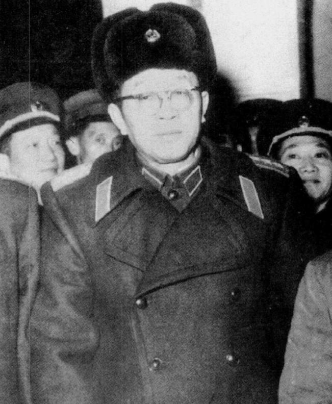 *德朱**怒批黄克诚：你这个政委不合格，黄克诚：老总讲清楚，哪不行