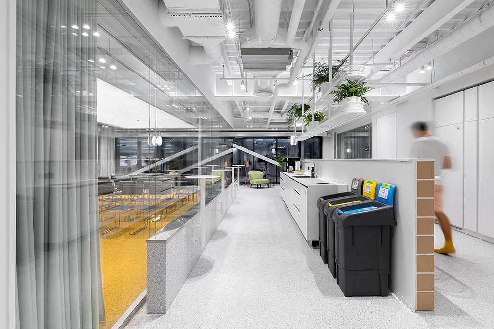 自由畅想云科技公司SQUAD基辅总部大楼设计欣赏