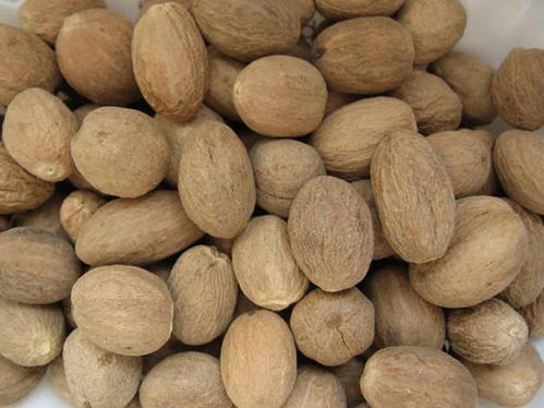 肉蔻与白豆蔻在香料中的区别,调料草寇和肉蔻有什么区别