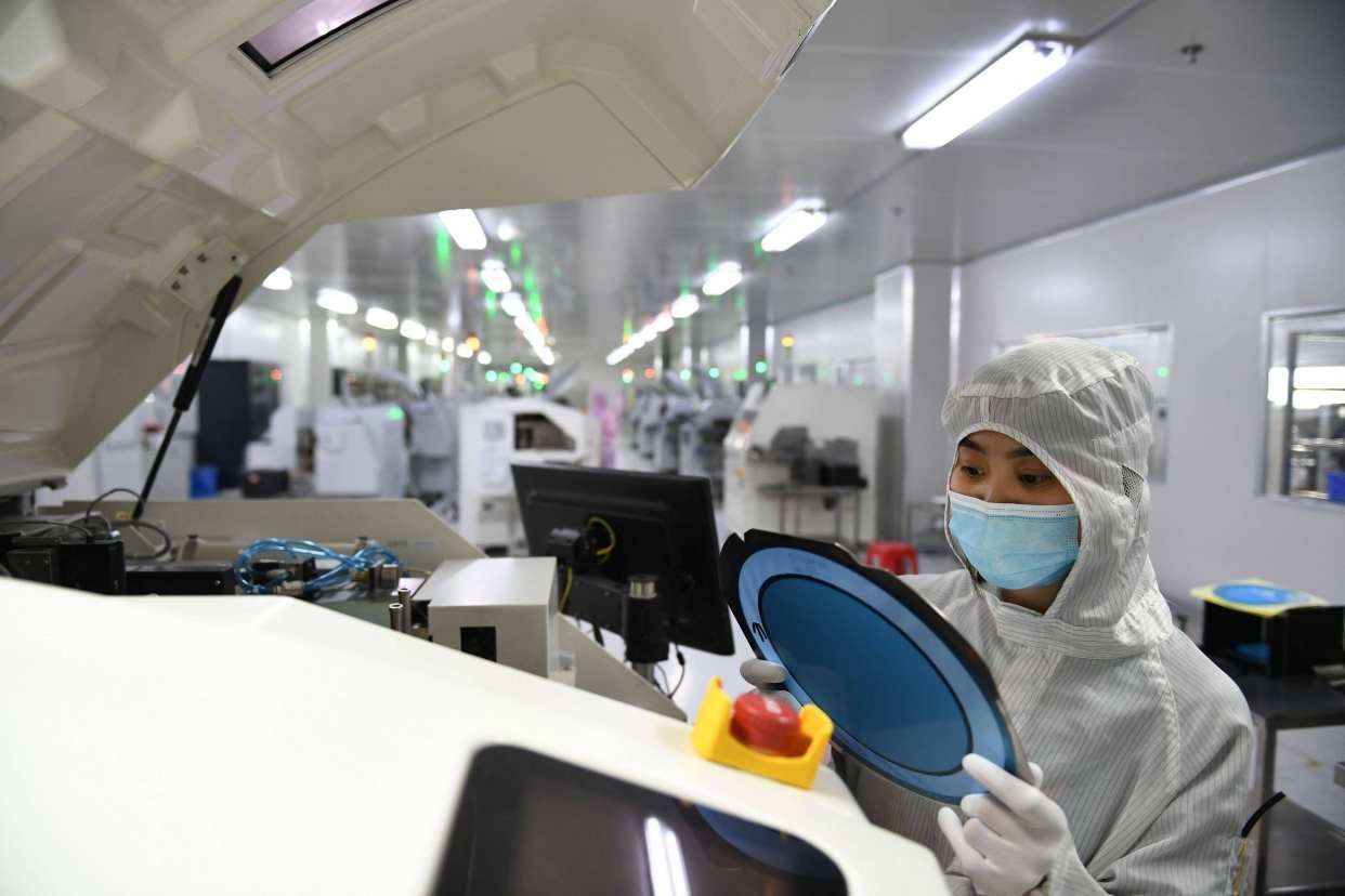 13万亿元、12万人“没了”？美企尽显颓势，外媒：断供中企的代价