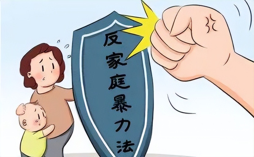 一男子遭妻子家暴,广西男子被老婆当街家暴从不还手