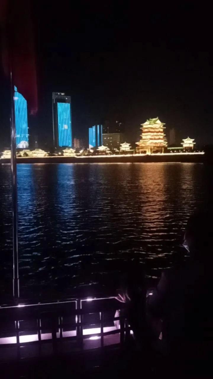 滕王阁是十大名楼之首,滕王阁是江南第一名楼