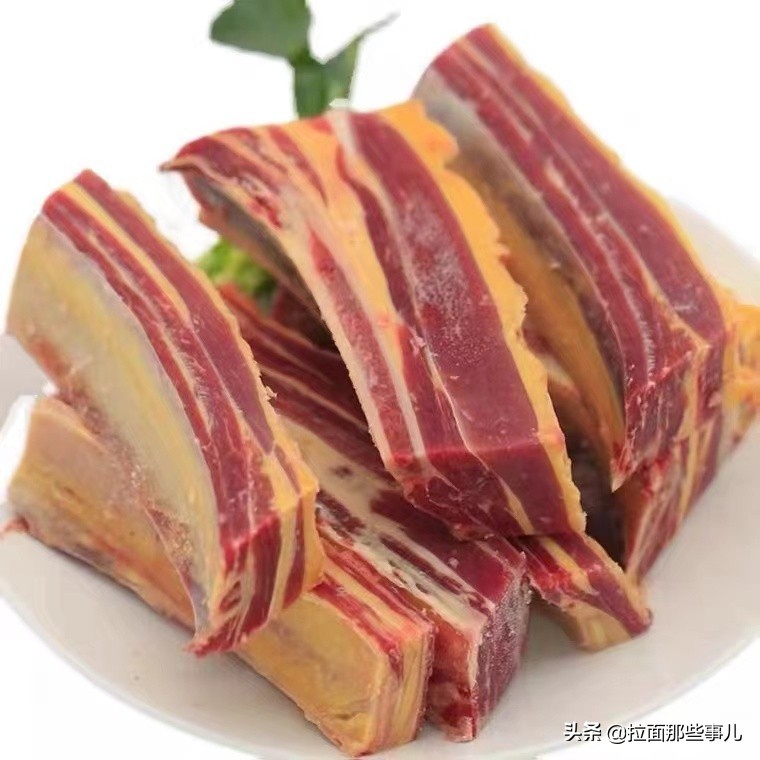 买牛排应该注意什么,牛排为啥有的是白膘有的是黄膘