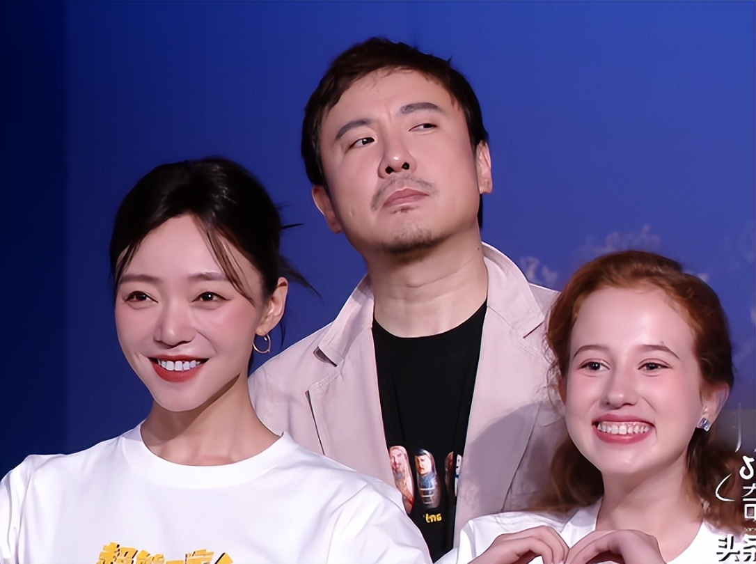 上海这一夜，内娱来了一大半，吴京谢霆锋拿大奖，冯小刚忙着交际