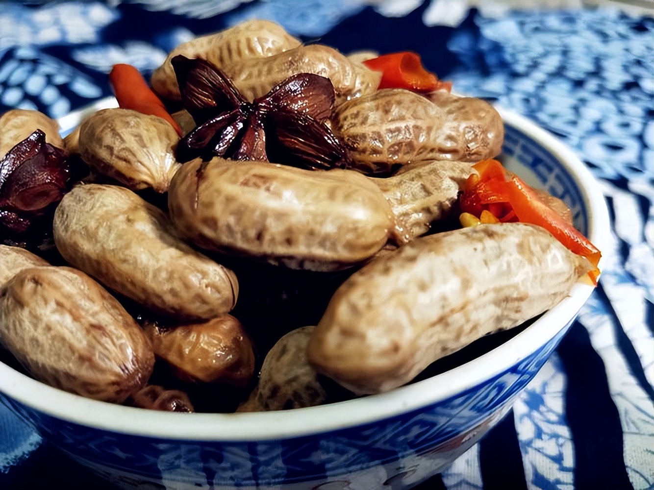 花生能导致骨质疏松吗,花生吃太多会引起骨质疏松吗