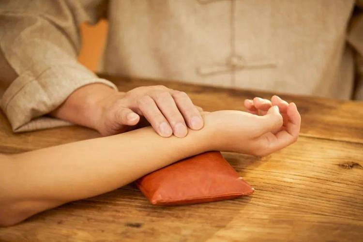 中医扎针治疗偏头痛,夹脊脉冲电针疗法