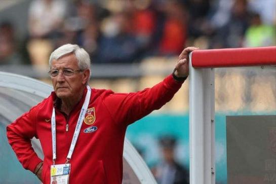 中国知名专家问诊把脉,一位老师为学生把脉