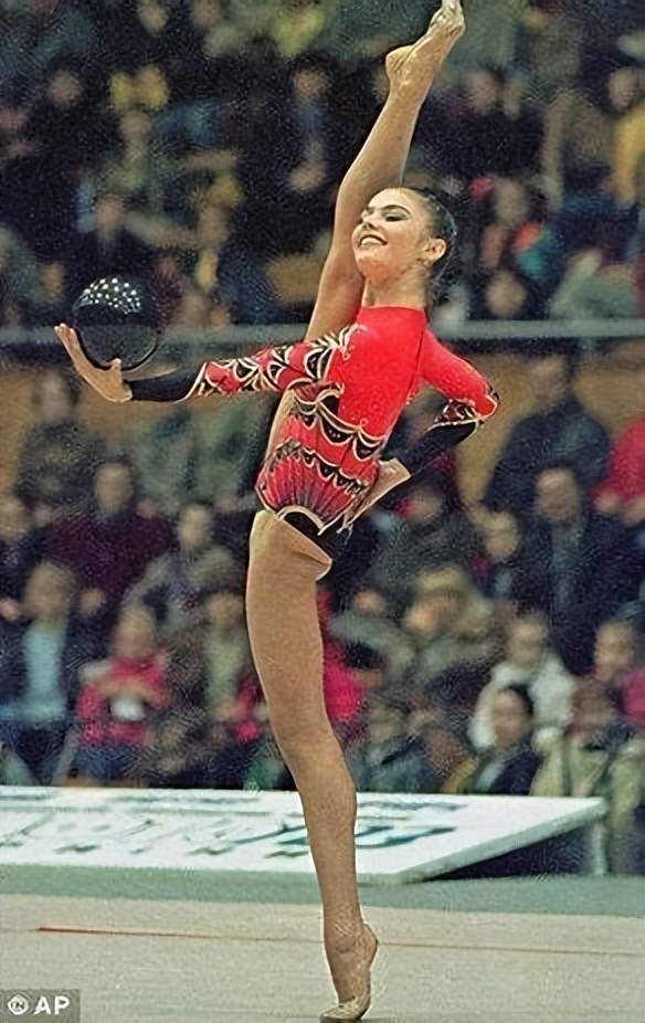 普京和体操女运动员卡娃视频,普京和体操冠军卡巴耶娃互动