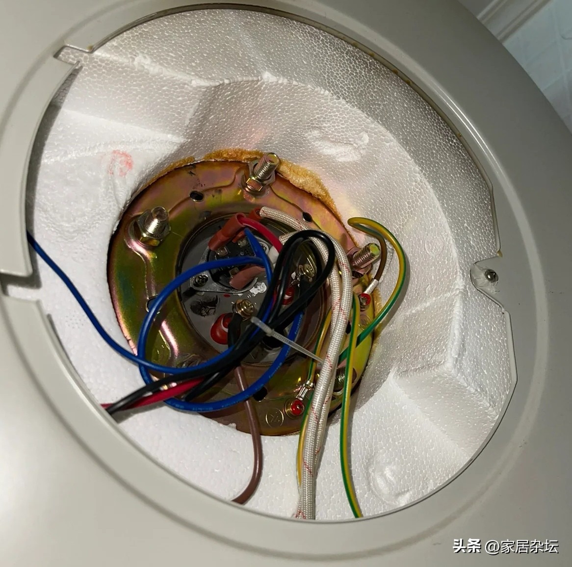 热水器爆炸的早期征兆有什么症状,热水器爆炸一般是电的还是燃气的