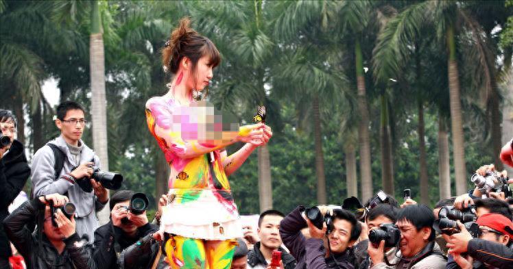 “最红嫩模”*筱雨张**：22岁时拍写真火爆全网，如今将近40岁仍单身