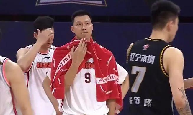 追杀广东，广东合同到期7人被紧盯，谁去谁留？球迷网暴让CBA蒙羞