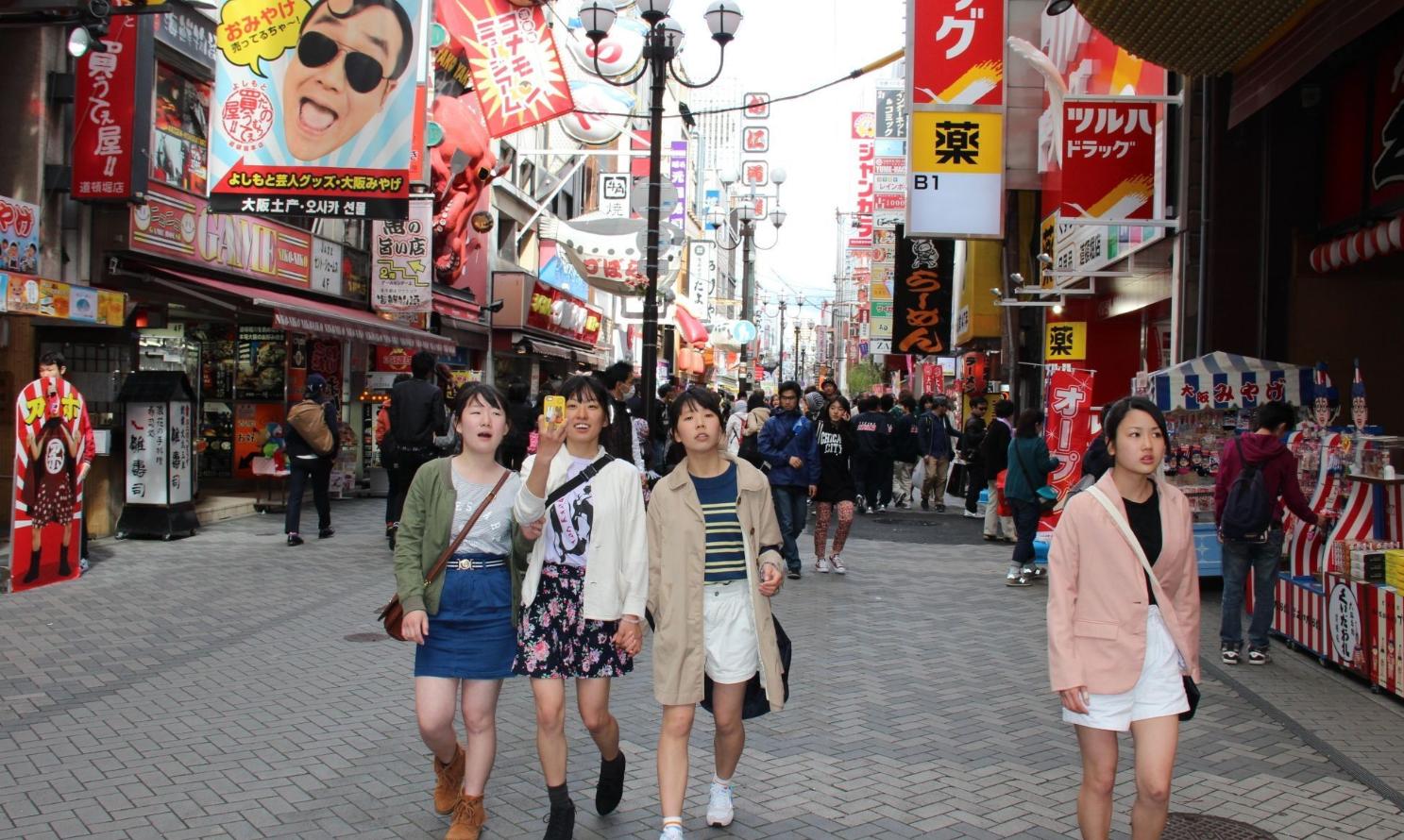 中国人给韩国送钱，韩国网友却直言，中国人不要来我们不欢迎！