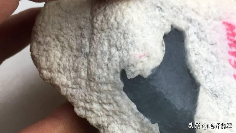 赌石暴涨的帝王绿料子,大涨的黑皮壳翡翠大原石