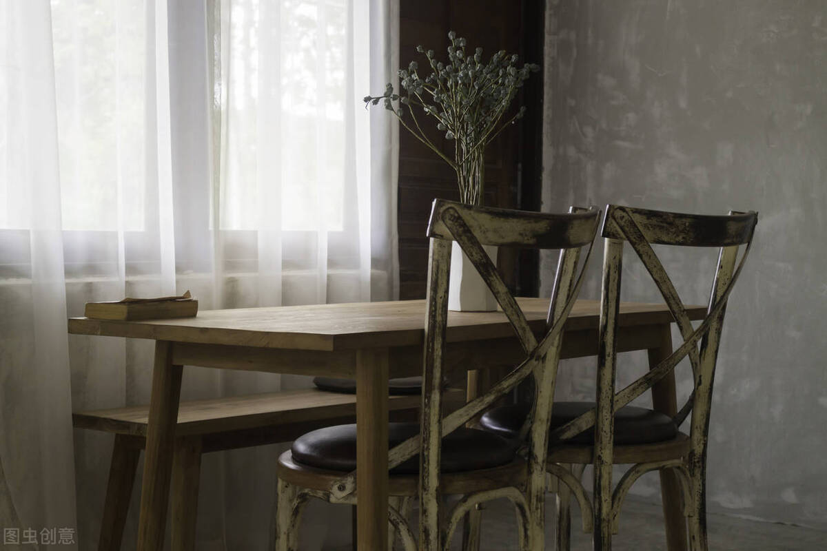 家用餐桌是圆桌好还是方桌好,餐桌圆桌选多大尺寸最合适