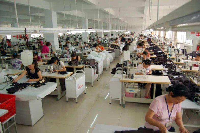 阿迪耐克搬到越南了吗,耐克和阿迪为什么把工厂迁到越南